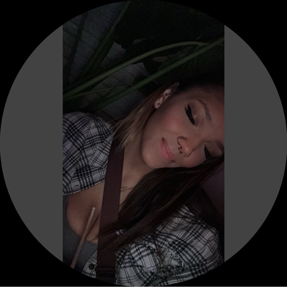 Meet your Posher, Adrianna